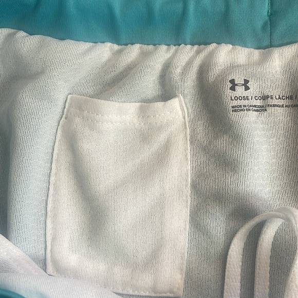 Under Armour loose heatgear shorts. Size Large Great condition! - Picture 8 of 11